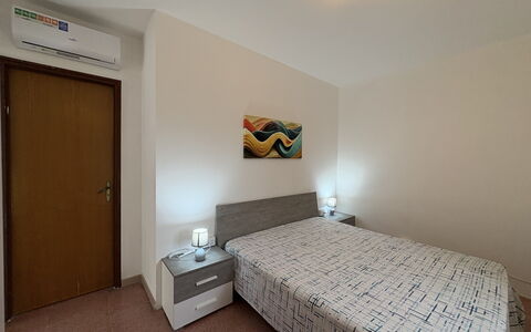 Casale Nardi: Lit, Meubles, Design Intérieur, Literie, Sol, Chambre, Sol, Drap De Lit, Pièce, Mur