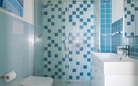 A Casa di Gio: Bleu, Salle De Bains, Luminaire Plomberie, Sol, Design Intérieur, Sol, Plomberie, Tuile, Lavabo, Composite