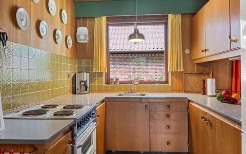 Milly - 500M to the Fjord: Cuisine, Comptoir, Design Intérieur, Bois, Cabinetry, Sol, Plafond, Appareil De Cuisine, Principaux Appliance, Evier