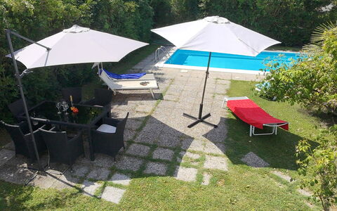 Villa Eva: Piscine, Parapluie, Meubles, Mobilier De Jardin, Chaise, Recours, Ombre, Balancelle, Loisir, Jardin