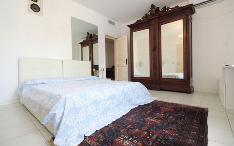 Villa Eva: Lit, Meubles, Chambre, Design Intérieur, Sol, Sol, Drap De Lit, Literie, Bois, Pièce