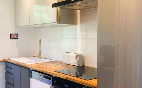 Allée des Dunes: Appareil De Cuisine, Cuisine, Comptoir, Principaux Appliance, Cabinetry, Sol, Design Intérieur, Électroménager, Bois, Meubles