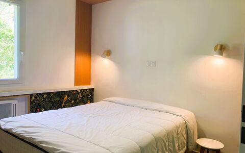 Allée des Dunes: Design Intérieur, Mur, Chambre, Lit, Bois, Drap De Lit, Plafond, Literie, Sol, Sol