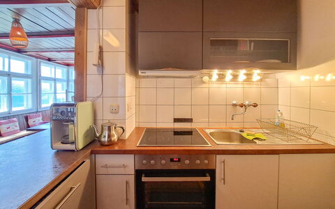 Grafenast: Cuisine, Appareil De Cuisine, Comptoir, Principaux Appliance, Evier, Cabinetry, Sol, Bois, Design Intérieur, Évier