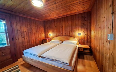 Grafenast: Bois, Chambre, Lit, Drap De Lit, Design Intérieur, Sol, Cadre De Lit, Sol, Literie, Dur