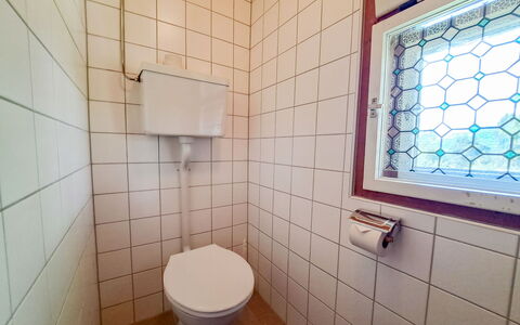 Grafenast: Mur, Salle De Bains, Luminaire Plomberie, Siège De Toilette, Sol, Toilette, Sol, Plomberie, Design Intérieur, Tuile