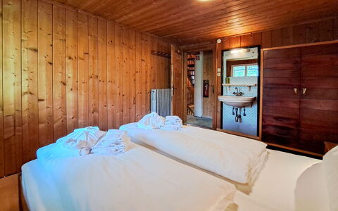 Grafenast: Lit, Chambre, Design Intérieur, Sol, Sol, Bois, Plafond, Drap De Lit, Literie, Meubles