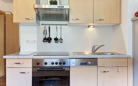 Pettneu am Arlberg 662: Appareil De Cuisine, Cuisine, Cabinetry, Comptoir, Principaux Appliance, Meubles, Électroménager, Cuisinière, Bois, Le Fourneau