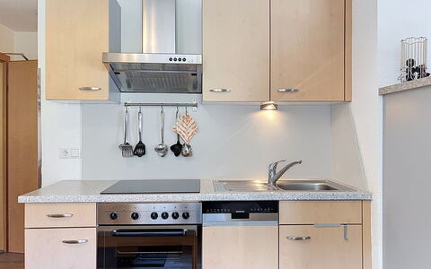 Pettneu am Arlberg 662: Appareil De Cuisine, Cuisine, Comptoir, Cabinetry, Principaux Appliance, Meubles, Bois, Cuisinière, Le Fourneau, Électroménager