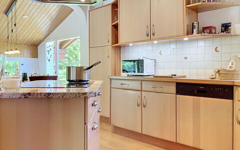 Les Paccots 603: Comptoir, Cuisine, Design Intérieur, Sol, Appareil De Cuisine, Bois, Meubles, Cabinetry, Sol, Plafond