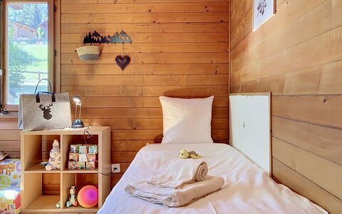 Chalet Chaudoudoux: Meubles, Sol, Design Intérieur, Sol, Bois, Chambre, Pièce, Lit, Parquet, Éclairage