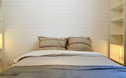 Chalet Chaudoudoux: Lit, Chambre, Literie, Meubles, Mur, Design Intérieur, Drap De Lit, Sol, Bois, Sol
