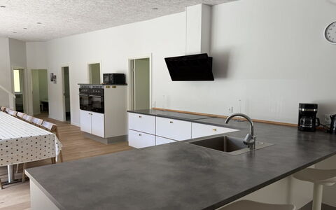 Adisl - 800M from the Sea: Sol, Comptoir, Cuisine, Sol, Bois, Meubles, Design Intérieur, Appareil De Cuisine, Cabinetry, Parquet
