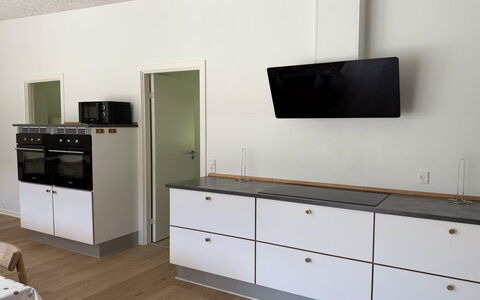 Adisl - 800M from the Sea: Sol, Sol, Cabinetry, Design Intérieur, Cuisine, Comptoir, Tiroir, Plafond, Placard, Appareil De Cuisine