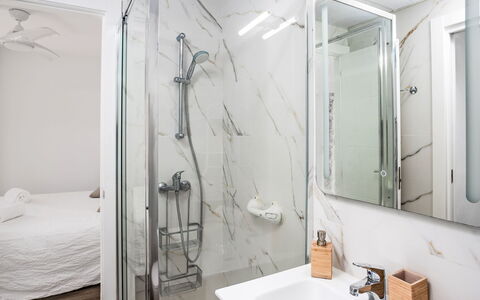 Las Naciones: Design Intérieur, Sol, Sol, Luminaire Plomberie, Salle De Bains, Pièce, Plomberie, Appartement, Linge, Plafond
