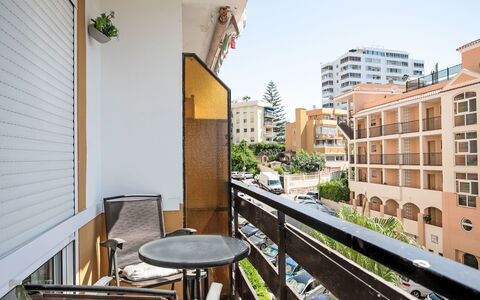 Las Naciones: Appartement, Balcon, Design Urbain, Condominium, Balustrade, Hôtel