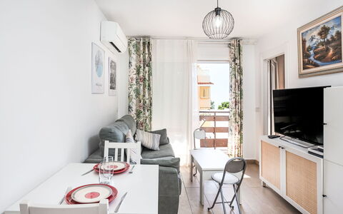 Las Naciones: Meubles, Design Intérieur, Sol, Bois, Canapé, Sol, Table, Salon, Pièce, Éclairage