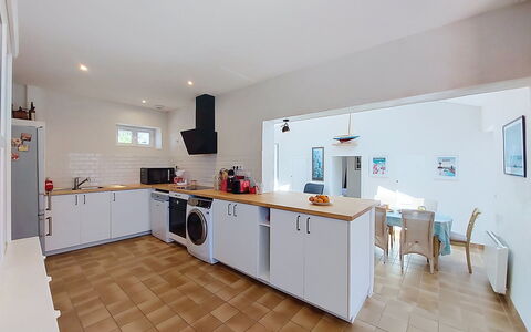 Villa la Coquille: Sol, Cuisine, Sol, Principaux Appliance, Comptoir, Design Intérieur, Plafond, Appareil De Cuisine, Cabinetry, Pièce