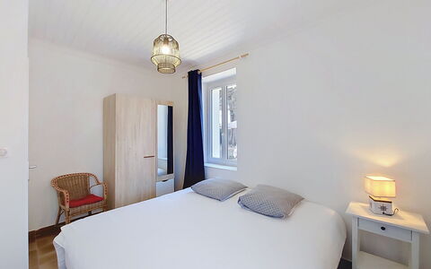 Villa la Coquille: Lit, Chambre, Mur, Meubles, Design Intérieur, Sol, Bois, Sol, Drap De Lit, Plafond