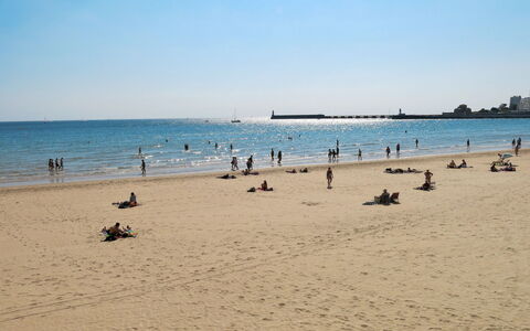 Confort, Piscine et Plage: Plage, Plan D'Eau, Environnement Naturel, Côte, Mer, Été, Vacances, Rive, Des Loisirs, Le Sable