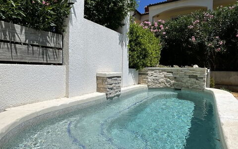 Volme: Composite, Piscine, Caractéristique De L'Eau, Béton, Dalle, Conception, Tuile, Recours, Hôtel