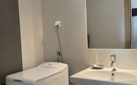 Volme: Sol, Sol, Design Intérieur, Luminaire Plomberie, Lavabo, Évier, Salle De Bains, Plomberie, Pièce, Robinet
