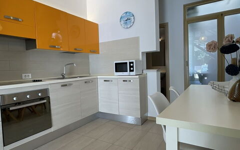Volme: Sol, Design Intérieur, Sol, Meubles, Bois, Plafond, Comptoir, Cuisine, Pièce, Éclairage