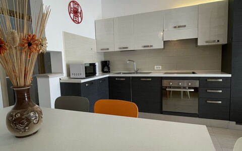 Volme: Meubles, Design Intérieur, Sol, Sol, Bois, Plafond, Luminaire, Éclairage, Comptoir, Cuisine