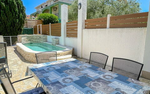 Volme: Meubles, Mobilier De Jardin, Table, Chaise, Tableau De Plein Air, Sol, Ombre, Table Cuisine Et Salle A Manger, Balcon, Patio