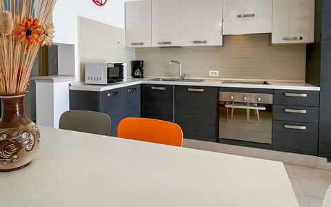 Volme: Meubles, Design Intérieur, Sol, Cuisine, Comptoir, Bois, Sol, Plafond, Appareil De Cuisine, Cabinetry