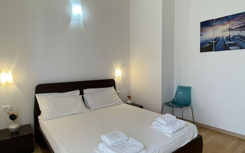 Volme: Lit, Sol, Design Intérieur, Sol, Chambre, Bois, Meubles, Plafond, Pièce, Drap De Lit