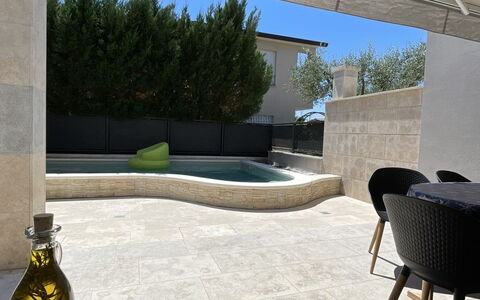 Monte Kope: Ombre, Mobilier De Jardin, Chaise, Parapluie, Structure En Plein Air, Canopée, Piscine, Tuile, Tableau De Plein Air, Store