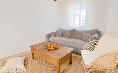 Marina: Meubles, Design Intérieur, Sol, Sol, Canapé, Bois, Pièce, Plafond, Salon, Table