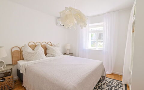 Marina: Meubles, Lit, Design Intérieur, Literie, Chambre, Drap De Lit, Sol, Linge, Sol, Bois