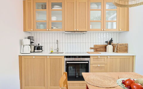 Marina: Meubles, Bois, Cabinetry, Cuisine, Design Intérieur, Sol, Placard, Comptoir, Tache De Bois, Domicile