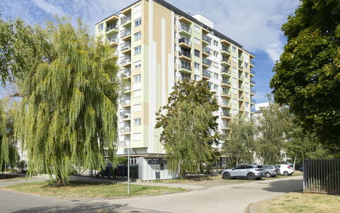 Silver: Jour, Bâtiment, Appartement, Zone Résidentielle, Ville, Zone Urbaine, Quartier, Façade, Condominium