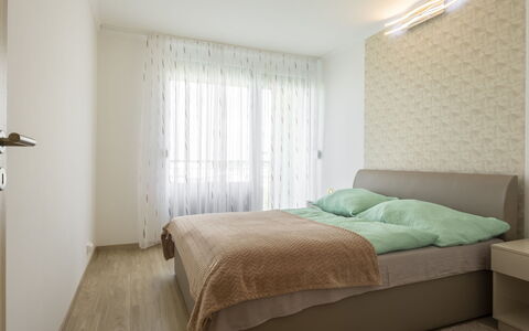 Silver: Lit, Design Intérieur, Meubles, Chambre, Mur, Sol, Sol, Pièce, Bois, Plafond