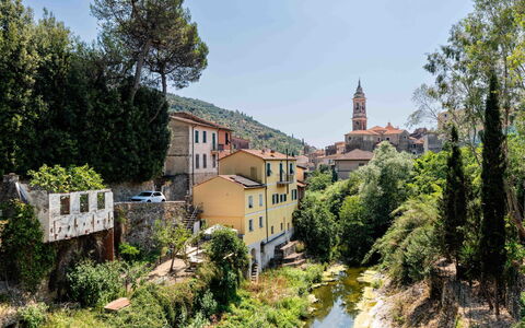 Oliver: Quartier, Zone Résidentielle, Paysage, Établissements Humains, Zone Rurale, Village, Banlieue, Vallée, Village De Montagne, Courant