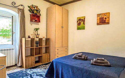 Enrico: Meubles, Design Intérieur, Mur, Sol, Sol, Chambre, Bois, Pièce, Lit, Plafond