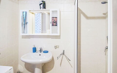 Boscolago: Luminaire Plomberie, Salle De Bains, Lavabo, Sol, Évier, Sol, Plomberie, Design Intérieur, Miroir, Robinet