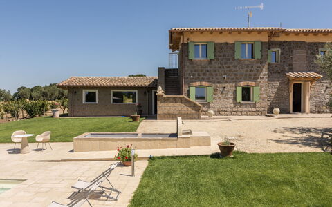 Lago di Vico 629: Domicile, Toit, Biens, Chalet, Ferme, Pelouse, Jardin, Arrière-Cour, Cour, Villa