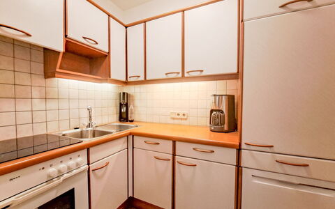Auffach 606: Cuisine, Bois, Comptoir, Design Intérieur, Sol, Principaux Appliance, Cabinetry, Appareil De Cuisine, Sol, Évier