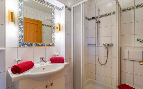 Auffach 606: Design Intérieur, Sol, Sol, Luminaire Plomberie, Lavabo, Pièce, Évier, Salle De Bains, Plafond, Plomberie