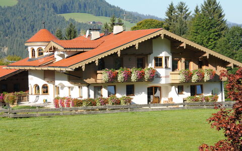 Auffach 606: Toit, Maison, Arbuste, Chalet, Domicile, Biens, Ferme, Couverture De Sol, Jardin