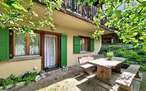 Jägerheim: Meubles, Design Intérieur, Chaise, Mobilier De Jardin, Matériau Naturel, Ombre, Tableau De Plein Air, Conception, Restaurant, Table Cuisine Et Salle A Manger