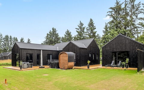 Lillesol - 1.3Km from the Sea: Meubles, Design Intérieur, Chaise, Mobilier De Jardin, Matériau Naturel, Ombre, Tableau De Plein Air, Conception, Restaurant, Table Cuisine Et Salle A Manger
