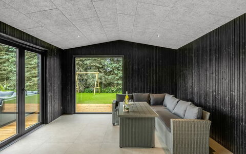 Lillesol - 1.3Km from the Sea: Meubles, Design Intérieur, Chaise, Mobilier De Jardin, Matériau Naturel, Ombre, Tableau De Plein Air, Conception, Restaurant, Table Cuisine Et Salle A Manger