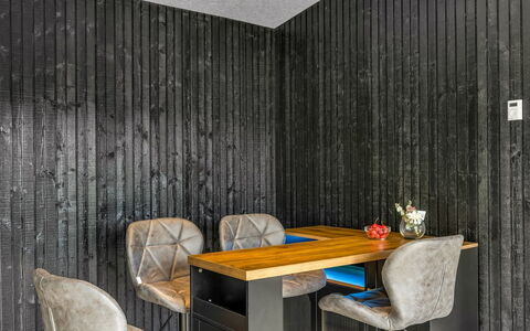 Lillesol - 1.3Km from the Sea: Meubles, Design Intérieur, Chaise, Mobilier De Jardin, Matériau Naturel, Ombre, Tableau De Plein Air, Conception, Restaurant, Table Cuisine Et Salle A Manger