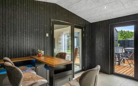 Lillesol - 1.3Km from the Sea: Meubles, Design Intérieur, Chaise, Mobilier De Jardin, Matériau Naturel, Ombre, Tableau De Plein Air, Conception, Restaurant, Table Cuisine Et Salle A Manger