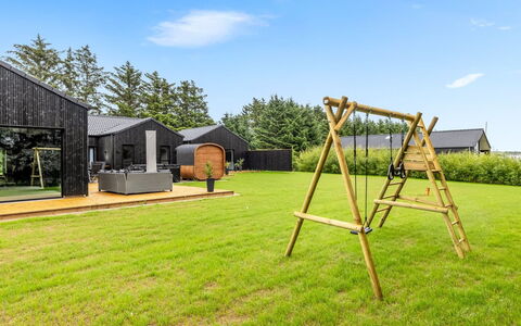 Lillesol - 1.3Km from the Sea: Meubles, Design Intérieur, Chaise, Mobilier De Jardin, Matériau Naturel, Ombre, Tableau De Plein Air, Conception, Restaurant, Table Cuisine Et Salle A Manger